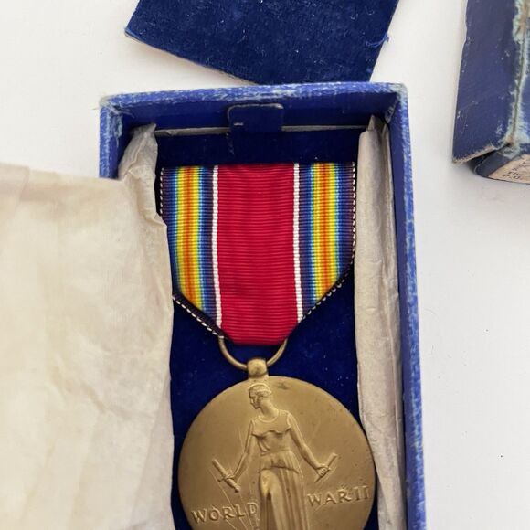 US WWII Campaign & Service Victory Medal in Box 1946 World War 2 D. L. Auld Co. - Picture 3 of 13